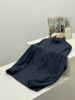 供 Descente 迪桑特*25年男士夏季新款立领户外皮肤衣！男款休闲防晒外套！ 专业户外高端防晒面料，面料是锦纶氨纶，冰感面料轻量化上身舒适，高效透气，快速