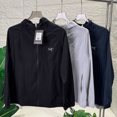 独家甄选 Arcteryx 始祖鸟口袋刺绣夏季新品情侣户外休闲连帽防晒衣外套！ 日常刚需必备款式.舒适透气多功能！ 面料防晒速干 ，透气性贼啦啦的好冰感极强，专