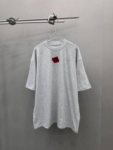 巴黎 新款胶布系列T 成衣洗水前后刺绣加胶布印花工艺 100%棉 男女同款 尺码Sml