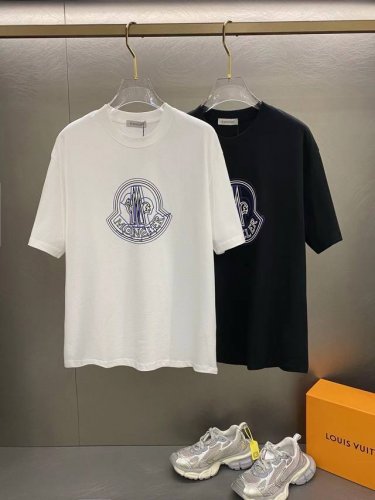 上新 蒙口经典基础款胸前重叠字母Logo情侣款短袖T恤，男女同款，你值得拥有绝佳夏季穿搭必备单品 经典百搭永不过时系列，男女同款 情侣可搭 甄选纯棉280G双纱