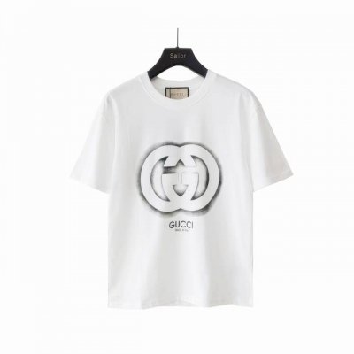 实拍细节图+尺码表 Gucci 古驰 涂鸦喷绘双G字母圆领短袖 米白色细绒针织棉圆领短袖、罗纹滚边。采用16S细绒精棉面料，230G面料是一种全棉针织汗布，由于