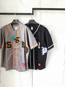 Supreme Ss25 Week5 Old English Baseball Jersey 美式潮流斜纹贴花网眼短袖棒球球服 男女同款 哥特基因的街头显性表达