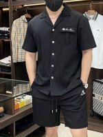 主推 Lp 早春款2025最新款时尚设计师款秘翻领开衫短袖短裤套装 处处细节显工艺足够的高级 结构性剪裁的设计改变来展现男士多样的形象变化 修身利落 剪裁合体