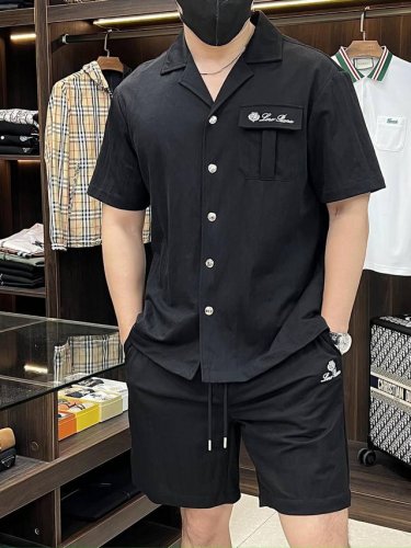 主推 Lp 早春款2025最新款时尚设计师款秘翻领开衫短袖短裤套装 处处细节显工艺足够的高级 结构性剪裁的设计改变来展现男士多样的形象变化 修身利落 剪裁合体