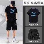 puma彪马新款短袖短裤运动套装！百搭不挑人！ 本款T恤采用纯棉面料！吸汗透气，贴身柔软！ 腰部松紧带抽绳，拉链口袋，运动時候可以放手机钥匙，非常方便！ 上身效