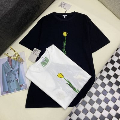 实拍 Loe 春夏新款圆领T恤；采用棉面料质感柔软细腻；定制洗水麦辅料齐。版型宽松上身效果舒适好看！ 碼数 S-M-L