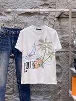 Lv 高定面料 玉蚕丝般的丝滑 2025春夏新品上市时尚经典圆领短袖时尚单品设计，更加时尚舒适，高标准定制，上身非常有型，人工手绘工艺， 客供辅料，客供进口高档