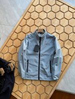 200 Arc'teryx 始祖鸟户外男立领抓绒拉链开襟运动防风，防雨立领冲锋衣外套，内里加绒 透气防水 保暖防风软壳连帽冲锋衣 专业的户外梭织软壳材质，致密梭