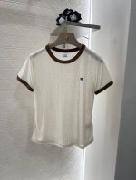 25Fw设计师款*2025新品上架 圆领笑脸 定制Yb天丝棉材质 透气舒适 质感十足 常规T恤裁剪 凸显品牌格调 采用克重纯棉制成 略带有弹力 呈现显瘦视觉效果