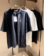 Jwa2025春夏新款男女同款短袖T恤，专柜同步发售！定制专属洗水纯棉面料，定制原版工艺螺纹，衣身设计标识Logo压绒设计！完美融入时尚还有风情感一款完美符合外