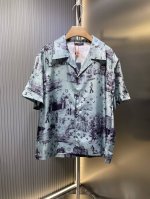 240 Louisvuitton 路易威登，2025夏季最新款，同步有售，原单狠货，时尚休闲短袖，上身很有特点！吸睛而有亮点，进口原版面料，顶级印花工艺字母图案