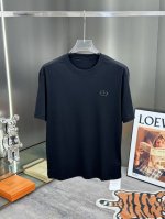 Dior 2025Fw春夏新品圆领打底外穿T恤，立体感半袖纯棉打底，原版液氨棉面料，柔而有韧性。工艺处理，韧性和抗皱性能得到大幅度提高。剪裁很到位，原版印胶工艺