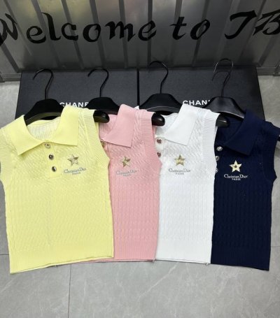 新品上线 款号:27359# #Cd金线五角星翻领背心实拍图