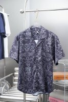 路易 Lv 2025Ss新款短袖衬衫 经典老花印花衬衫 轻奢主义 男女日常通勤穿搭必备单品 正确版本 欢迎对比 详细特征 采用定制100%桑蚕丝面料 进口印花机