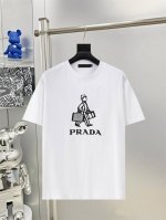 prad*普拉达25Ss新款短袖 最高版本重工艺印花经典Logo图案 高标准定制 上身非常有型 客供进口高档280克纯棉面料质感非常细腻 细节工艺精湛考究 塑造