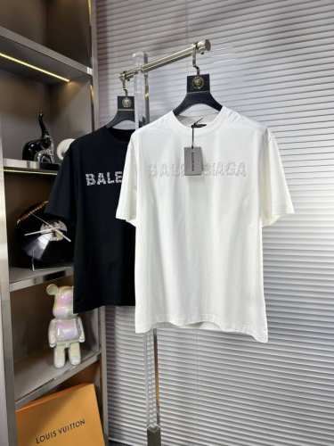 P230 bal*巴黎世家 Ss25春夏新款短袖，顶级图案Logo，帅气时尚，简约百搭款。面料棉 不仅挺括，保持潮流的廓形，又穿着舒适，纱织更细腻 码数：M-X