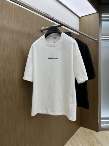bbr Ss夏装新品 专柜在售 最新系列图案Logo短袖T恤 必须人手一件的节奏！ 进口顶极精梳棉面料，极为亲肤舒适 摸上去非常的细腻，质感很好，完美体现立体感