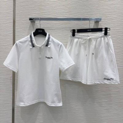 christian Dio*R 2025Ss新款Polo衫套装 高级大气 满满的穿搭高级感 创新面料 轻盈柔软 实物非常赞！上身洋气百搭，美美哒！高品质做工看细