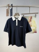 Miumiu 撞色Polo领短袖 100棉面料 明星同款，经典藏蓝色搭配，棉料高阶用料，面料柔软舒适 蓝白撞色设计甜美减龄，胸前刺绣徽标刺绣字母点缀，尽显时髦感