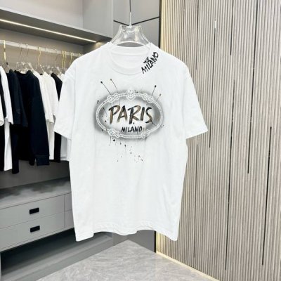 Rada 普拉达 25Fw春夏新款圆领T恤 采用重磅320G双纱精梳棉材质 上身立体感强 采用重磅洗水工艺搭配喷绘手绘涂鸦工艺搭配领口五金 洗涤方式：面料仅限干
