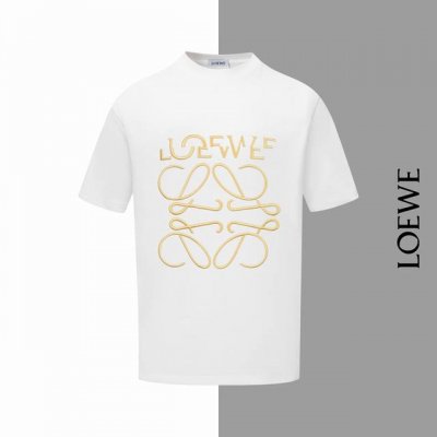 款号#Z66 罗意威错位金标刺绣圆领短袖 Loewe官网一致款式 面料：32支双纱280克纯棉面料 同缸同色织染螺纹 颜色一致 工艺：进口机器万针大标刺绣 配套