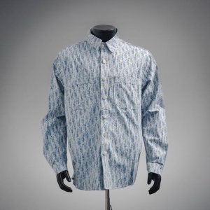 dior 迪奥 22Ss 经典满印老花牛仔衬衫外套 原版购入 区别市面版本 独家开模定做铝扣 水洗后长时间存放不易生锈 口袋的小纽扣的 Dior 字母程度清晰可