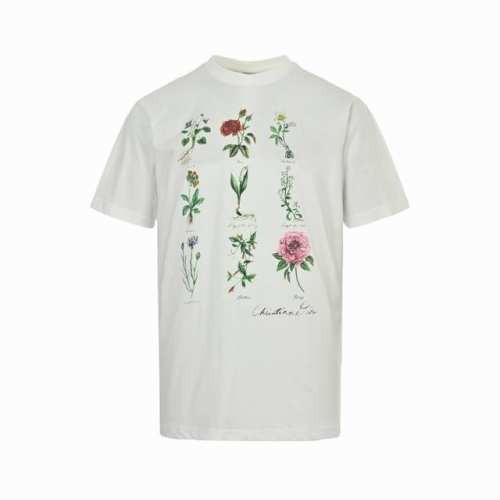 dior 迪奥 24Ss 植物标本印花短袖 这款 T 恤饰以精致的花朵印花，致敬植物之美。采用白色棉质平纹针织面料精心制作，胸前饰以绘画风格 Christian