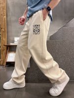 lo# 2025 铜氨丝莫代尔空气层春夏休闲裤子 美学的焕新诠释,演绎浓郁的格调型时尚风范,细节感和设计感强悍.经典品牌标识做为色彩搭配,演绎经典的品牌时尚,为