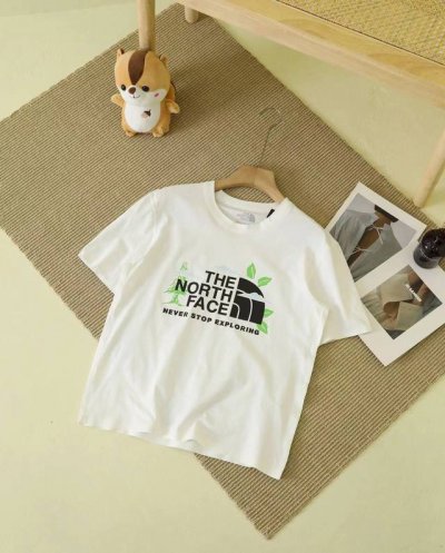北面The North Face 城市户外系列 Ss25 时尚舒适百搭短袖T恤 男女同款 “北面” The North Face 是1966年创立于美国的户外用