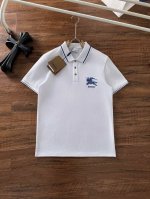 巴宝莉 2025春夏新款Polo领短袖系列。精选顶级丝光珠地棉面料，三标齐全！时尚大牌元素Logo工艺设计，上身版型超赞，面料细腻舒适透气，随意搭配都超级好看时