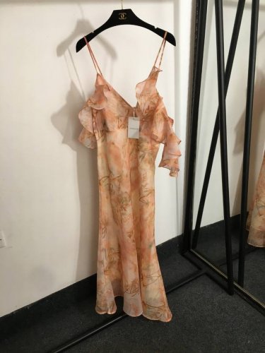 款号20252068 Zimmermann新款 气质花卉印花 落肩荷叶袖吊带连衣裙，粉色，S-Xl， M码；胸围84弹力，腰围76，长121