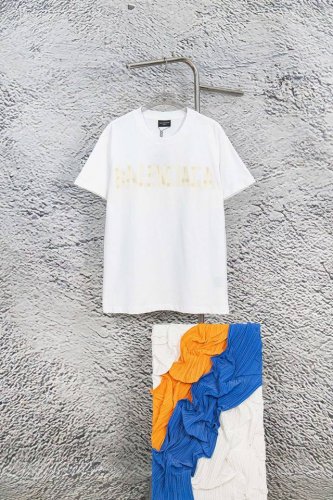 款号 Y113 balenciaga巴黎世家胶带破洞短袖 质棉质平纹针织圆领 T 恤 料采用100%进口棉 高密度进口270克重面料 高温染色 后定而成 三标齐