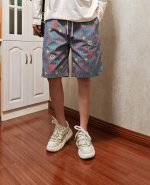 上新！ Lv Louis Vuitton菲董联名多彩Logo重工水洗竹节纹情侣款牛仔短裤！宽松版型！ 原版竹节纹重工水洗牛仔面料+多彩印花！ 颜色搭配绝绝子！底