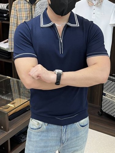 主推 Dior 独家专供春季新款迪奥时尚休闲翻领短袖，桑蚕丝针织起脚短袖，凉爽透气吸汗原单工艺高端欧版原单T恤，潮流时尚休闲半袖 透气舒适度高，细节无可挑剔，品