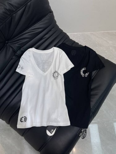 chrome Hearts*25新款百搭马蹄铁V领小T恤 秒变纸片人！ 最近大的克罗修身收腰T恤来啦！！ 不愧有他火的道理 显瘦又百搭 搭配低腰牛仔短裤 嘎嘎显
