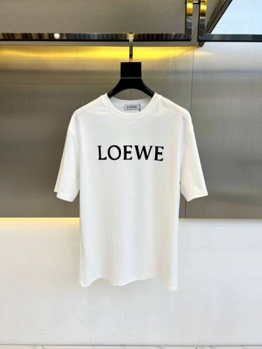Lowe罗意威、25春夏新品系列， 印花Logo圆领宽松短袖T恤，定制同缸染色100%棉面料，手感非常舒服，春夏最新砖柜同步，时尚又个性 超级百搭好看的一款 男