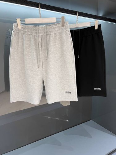 新品 2025Ss春夏新品 男士经典运动短裤 男装五分裤 男士经典徽章标识时尚运动裤 贸易公司渠道稀出，领先官网发售！法蒙家全新抽绳卫裤凭借其优质的面料、独特的