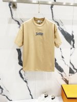 隔天到 Burberry 巴宝莉 经典Logo字母刺绣 Logo标识精致升级，灵感源自八十年代复古 原版面料 官方同款 短袖T恤 定制260克同缸染面料 手感非
