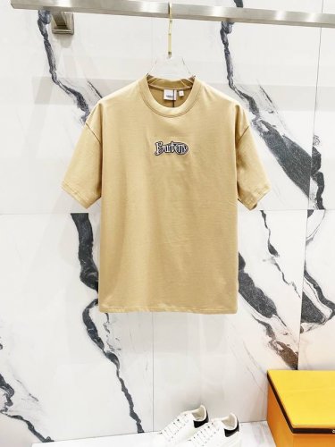 隔天到 Burberry 巴宝莉 经典Logo字母刺绣 Logo标识精致升级，灵感源自八十年代复古 原版面料 官方同款 短袖T恤 定制260克同缸染面料 手感非