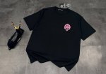 100 短袖新款上新：Chrome Hearts 克罗心2025梵文十字花数码压花短！面料采用26支双纱棉260克，经过高温预缩处理高克重的短袖，触感细腻柔软，