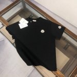 Smon*Cler 蒙口 2025春夏新款上市 纯棉短袖T恤！270克定制棉，面料柔软舒适，全新设计灵感，极具时尚代表性！精致Logo点缀！手感舒适透气！极为时