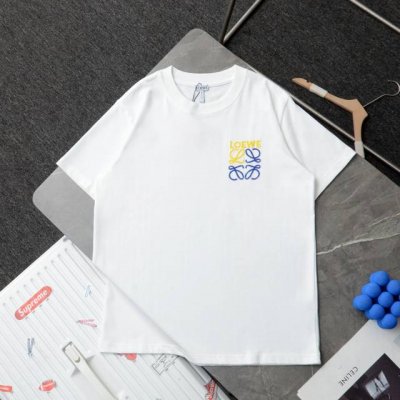 上新 顶级复刻 高端定制 - Loewe 罗意威 新款胸标双色绣花刺绣Logo休闲圆领短袖T恤 - 货号 2431 - 颜色 黑色 白色 - 购入原版开模打造