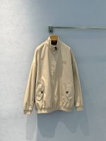 25New撞色红格纹宽松外套内里撞色红格纹设计为穿搭增添穿搭小巧思 宽松版型男女都轻松驾驭 独家定制进口Yb100%棉材质 琥珀色扣子点缀增添亮点胸前做品牌字母