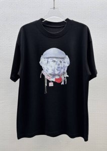 Acne Studios圆领T恤 数码直喷印花 300克全棉双股精纱面料 宽松 S版型裁剪 符合当下的潮流审美 大大地 一件包容性强 随意上身就能轻松凹出造型