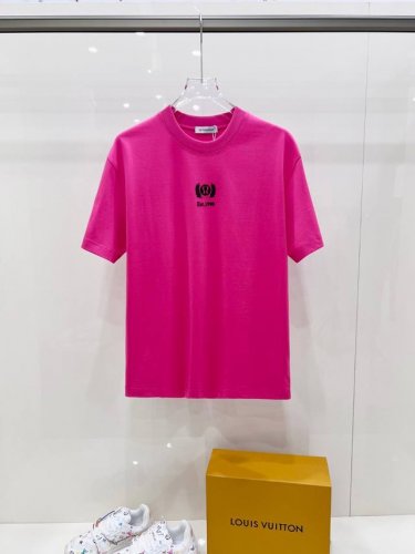 露露 独家爆款 2025春夏新款首发专柜最新款短袖圆领T恤 高端订制 品牌定位前后印花工艺，高端定制丝光云朵棉面料.手感柔软.穿着舒适.专柜级别精致车线.做工精