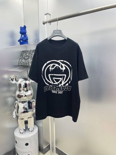 gu*古 2025夏季新款Gg互扣印花Logo短袖Tee 专柜同步有售，原单狠货，时尚 进口原版科技面料，上身舒适透气，原版定制五金辅料，上身帅气有型，三标齐全
