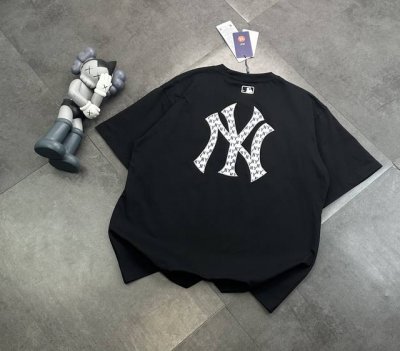潮牌Mlbny洋基队刺绣小标情侣款短袖T恤！Ny新品印花圆领套头短袖T恤 男女情侣同款，面料采用260G纯棉双纱，面料亲肤舒适透气，触感细腻Ny洋基队情侣烫印T