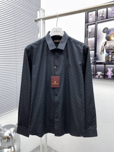 高版本 1V 路易 休闲衬衫 一直以来都是这个季节必不可少的单品一件好的衬衫凸显的 不仅仅是气质 专柜款细节做的独一无二衬衣很讲 究品质经典的款式每年都是爆款