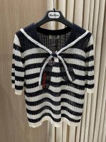 miu Crochet Sailor Collar Knit Top海军领钩织镂空针织上衣 这款钩织短袖上衣，将复古海军元素与法式浪漫巧妙融合，演绎出俏皮又不失