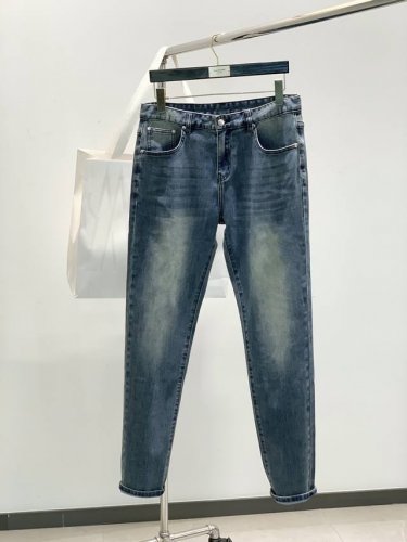 moncler 蒙口，2025春季最新品，专柜同步有售，原单狠货，时尚休闲水洗牛仔裤，采用进口原版水洗面料，顶级印花工艺字母图案Logo，原版五金辅料装饰，简单